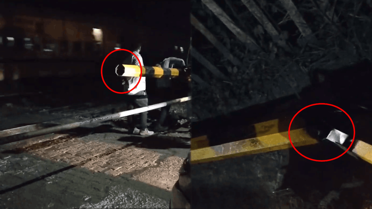 unknown vehicle broke boom of  railway gate crossing in Pilkhuwa