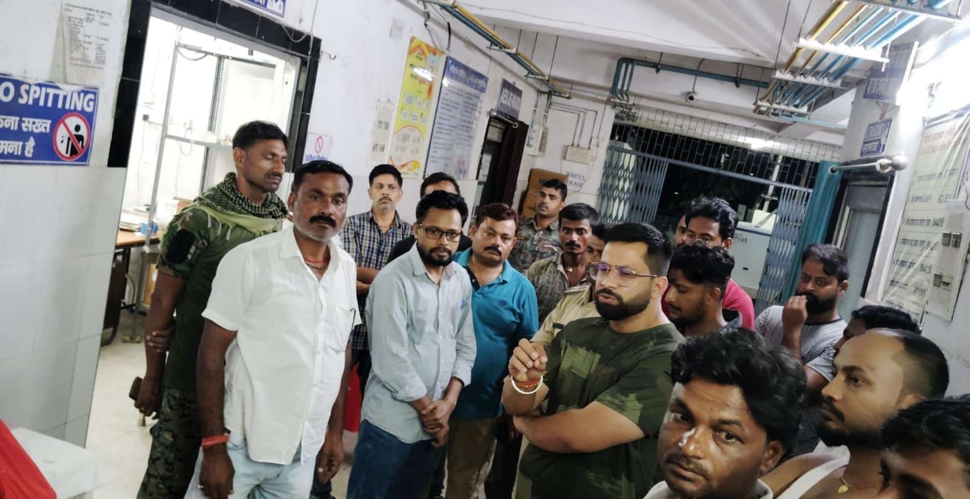 Bihar Dj Sound से हृदय रोगी बच्ची की मौत, परिजनों ने डॉक्टरों पर लगाए लापरवाही के आरोप 6 Shivhar 15 Saal Bachchi Hart Attack Death - Amar Ujala Hindi News Live - Bihar:डीजे की तेज आवाज से 15 साल की बच्ची की हार्ट अटैक से मौत, परिजनों ने अस्पताल पर