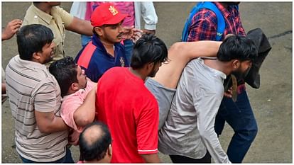 Bengaluru Stampede Photos: बेकाबू फैंस...तैयारियों में चूक, मातम में बदला जश्न; दिल दहला देने वाली तस्वीरें Bengaluru Stampede Photos: Uncontrolled fans...mistakes in preparation, IPL RCB celebration turn into mourning