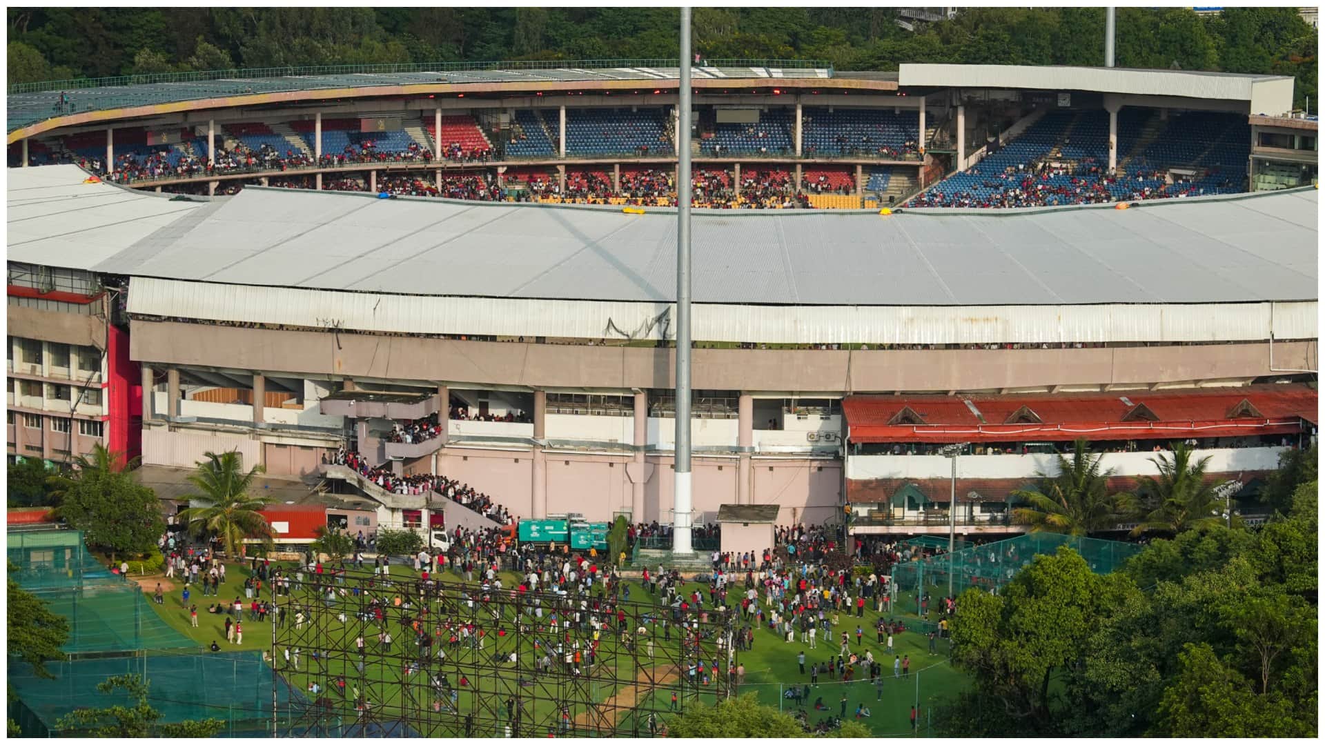Bengaluru Stampede Photos: Uncontrolled fans...mistakes in preparation, IPL RCB celebration turn into mourning