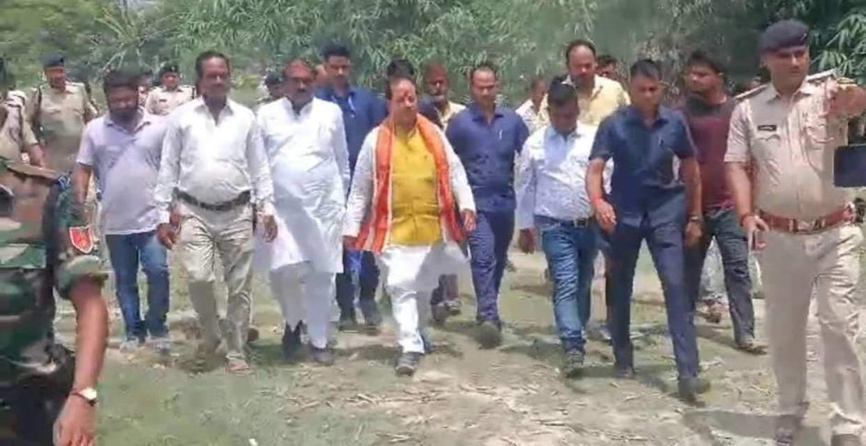 Muzaffarpur minor murder case: Vijay Sinha met the family, assured justice