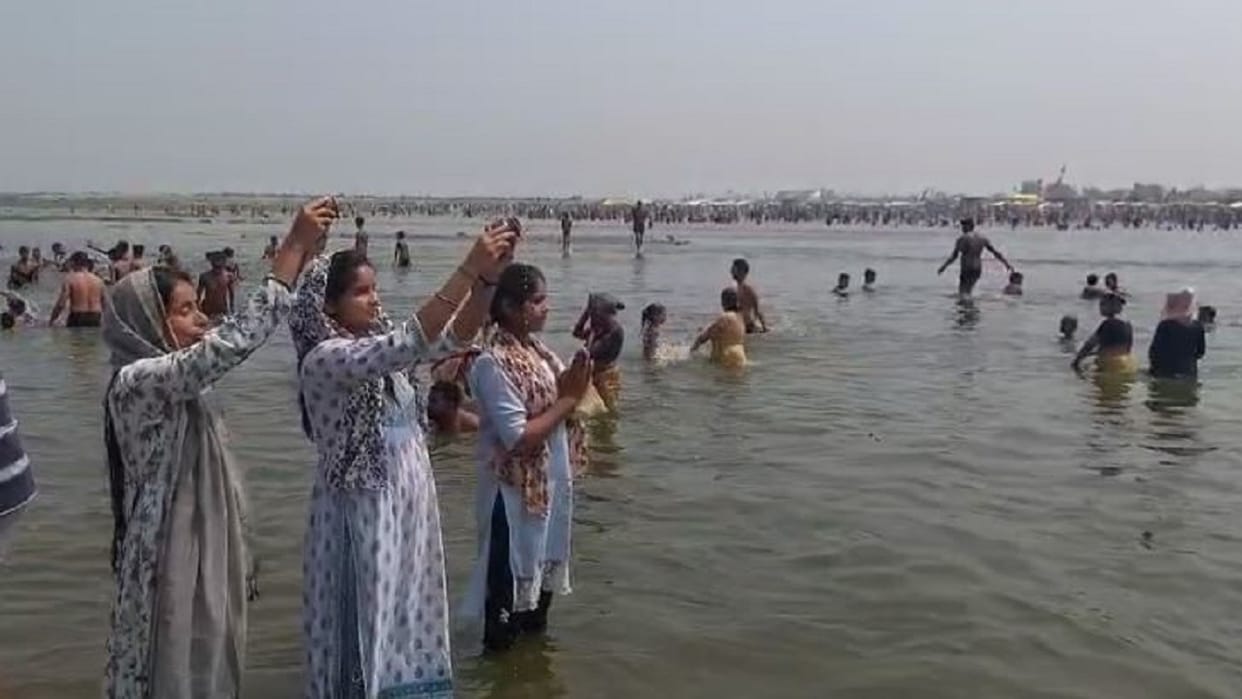 devotees took bath in Ramganga on Ganga Dussehra in Bareilly