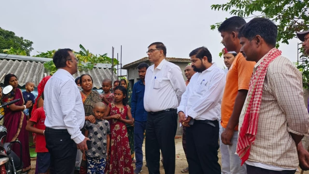 last rites of father, daughter and son-in-law were performed together in Pilibhit