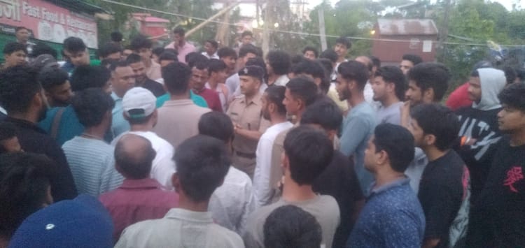 रोहित नेगी हत्याकांड: आक्रोशित युवा घटनास्थल पर पहुंचे, एनकाउंटर की मांग, गोली मारकर हुई थी हत्या