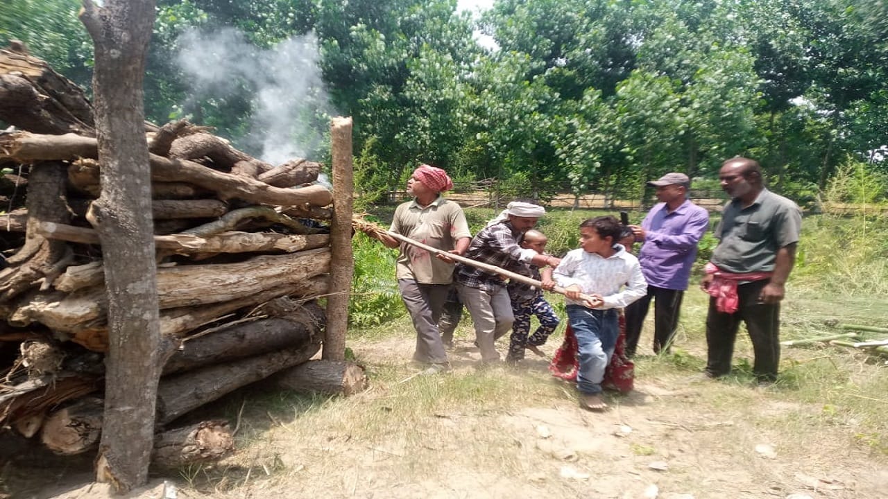 last rites of father, daughter and son-in-law were performed together in Pilibhit