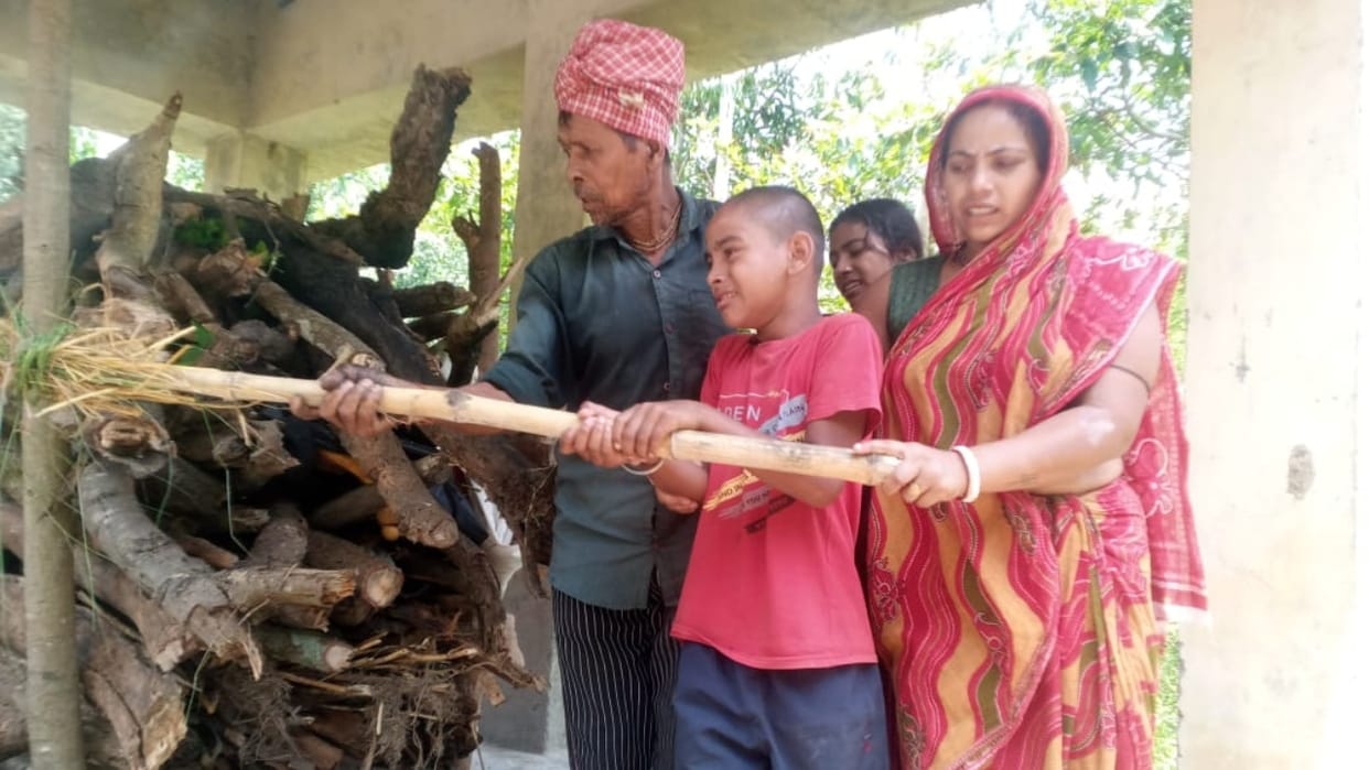 last rites of father, daughter and son-in-law were performed together in Pilibhit