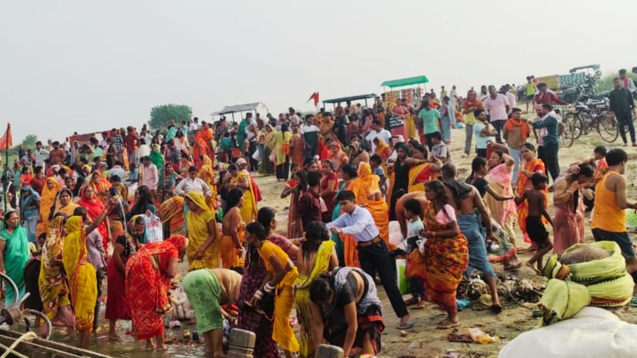 Ganga Dussehra wave of faith swelled on banks of river police kept monitoring