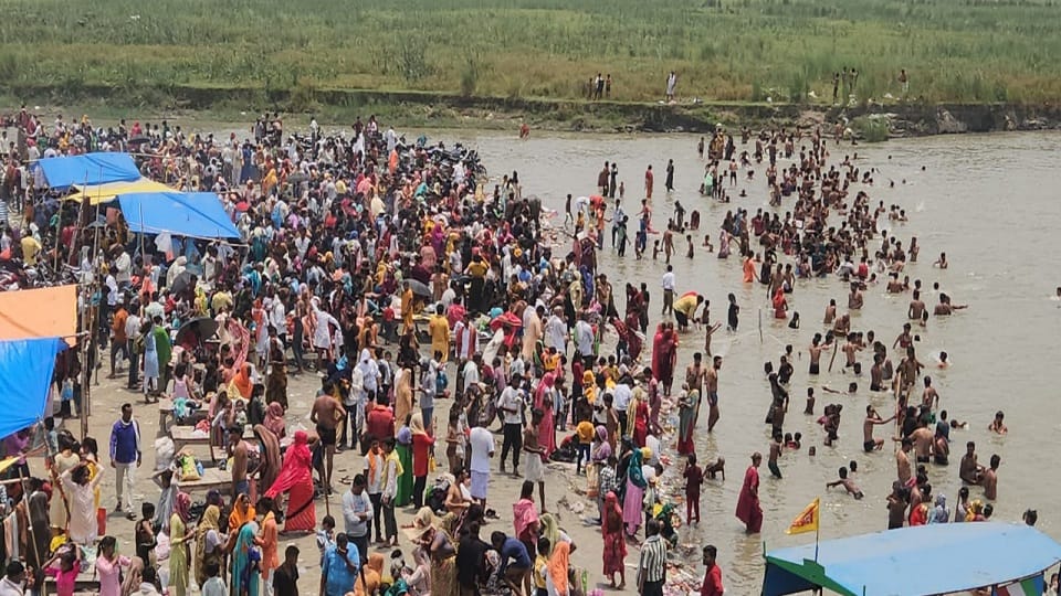 video of two men drowning while bathing in Ganges in sambhal