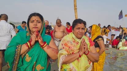 Ganga Dussehra: Devotees took a dip in the Ganga with the slogan of Har Har Gange