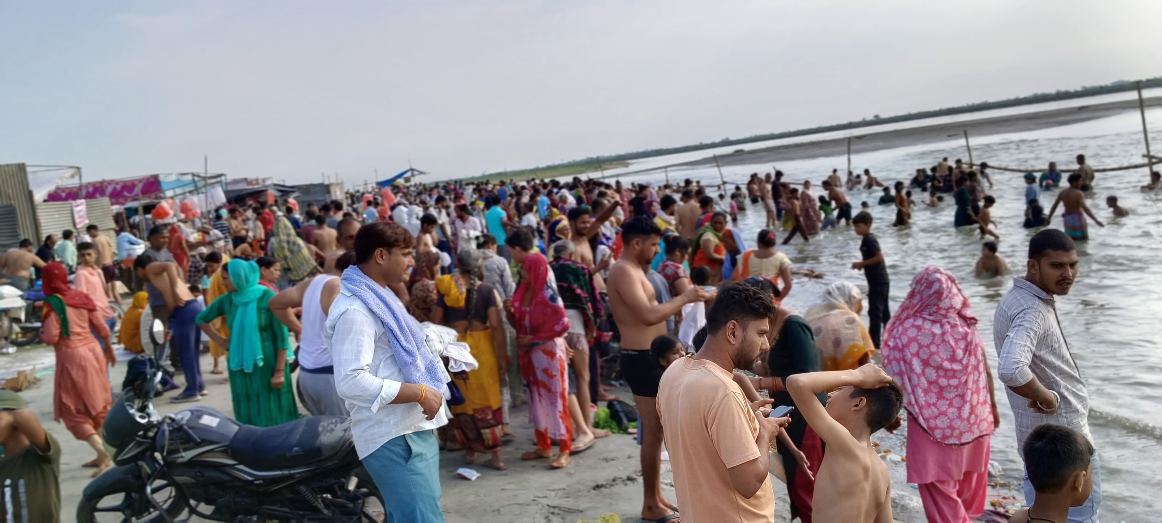 Devotees Flock to Hastinapur for Ganga Dussehra, Face Dusty Roads and Poor Arrangements