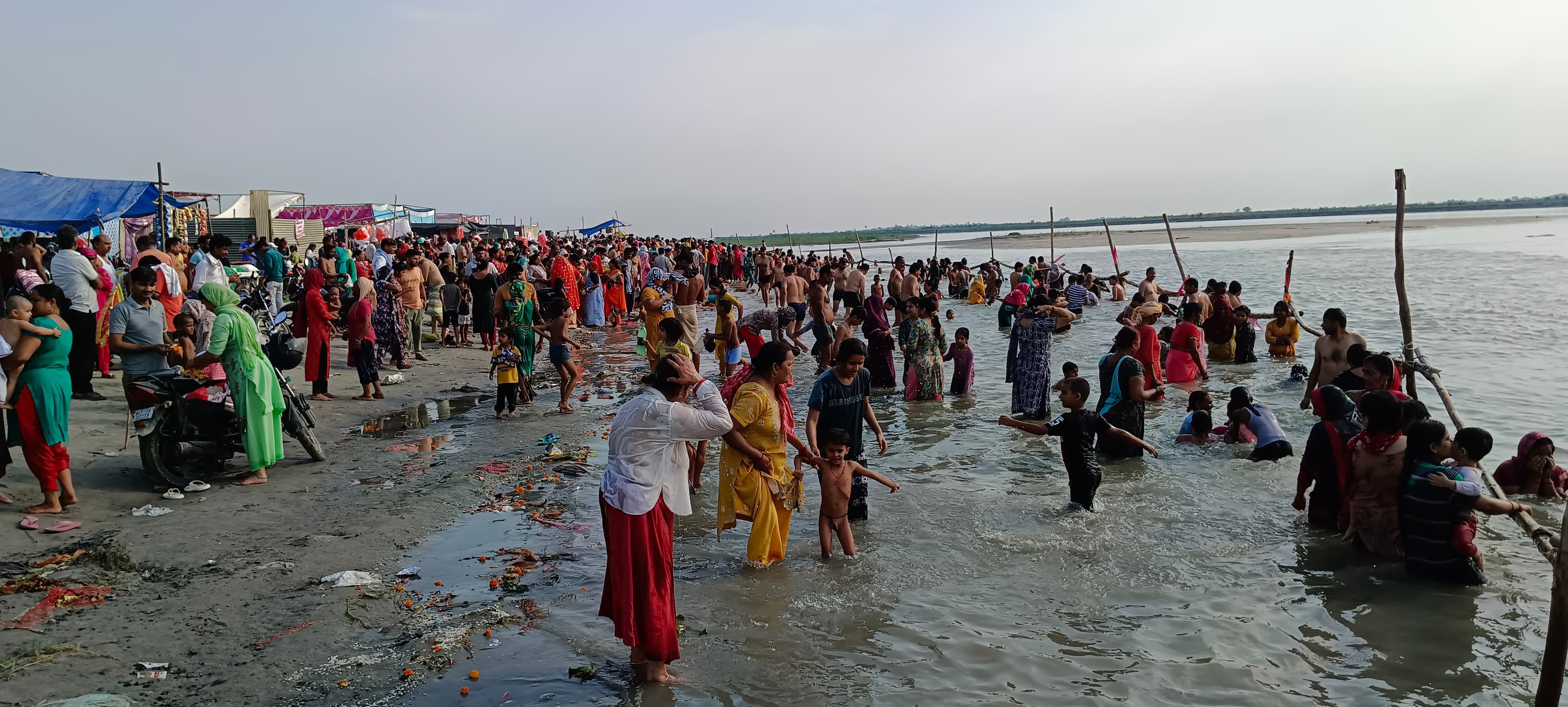 Devotees Flock to Hastinapur for Ganga Dussehra, Face Dusty Roads and Poor Arrangements