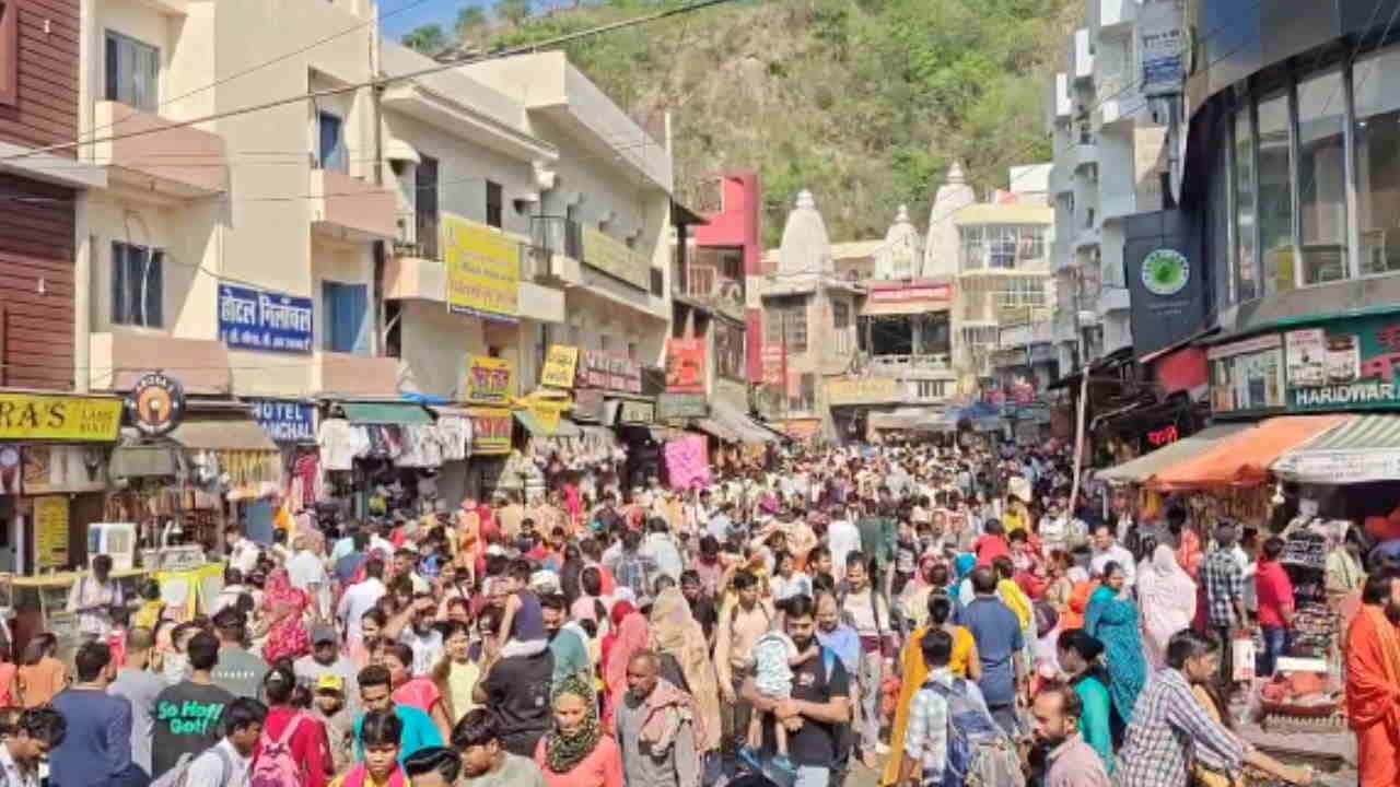 Ganga Dussehra Snan devotees Crowd gathered in haridwar Traffic jam on Haridwar-Dehradun highway
