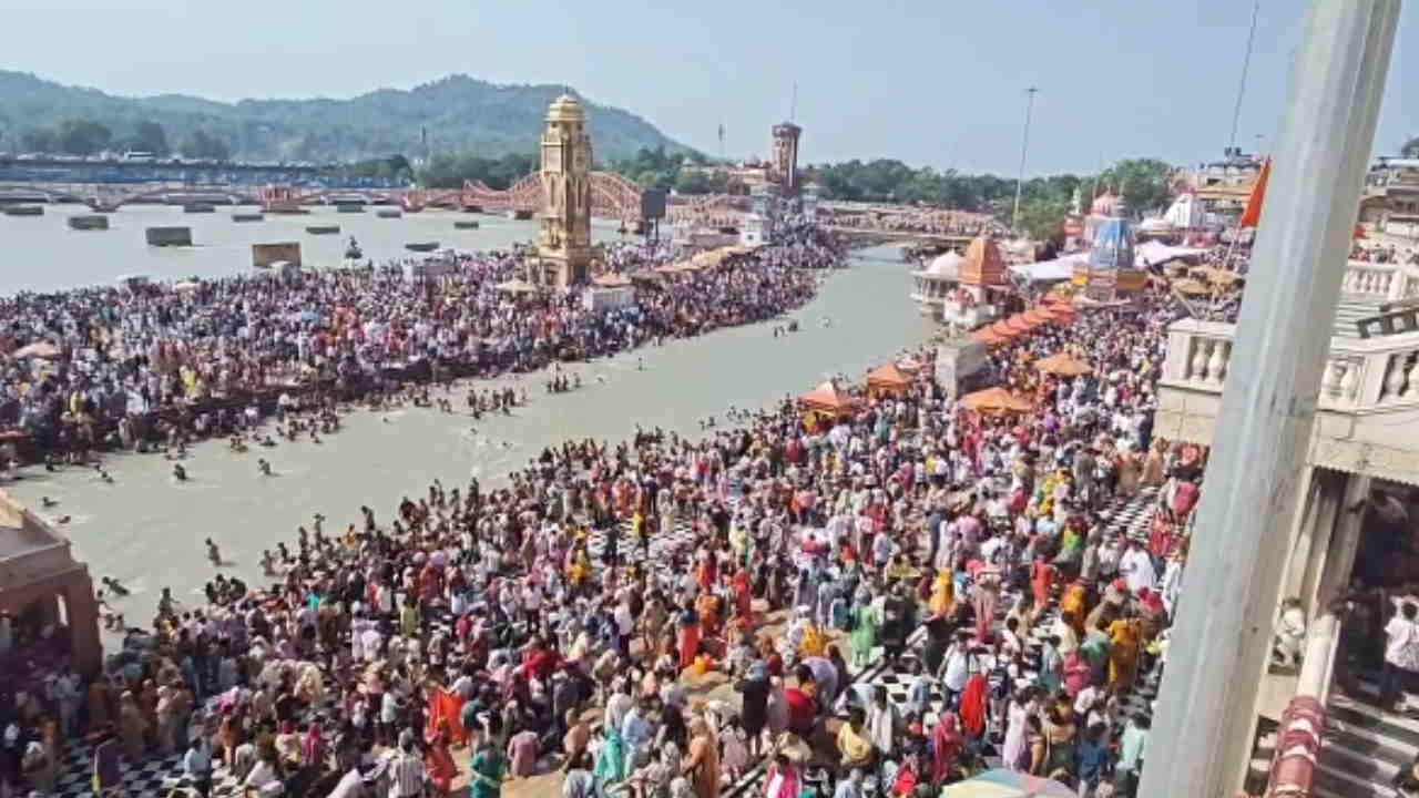 Ganga Dussehra Snan devotees Crowd gathered in haridwar Traffic jam on Haridwar-Dehradun highway