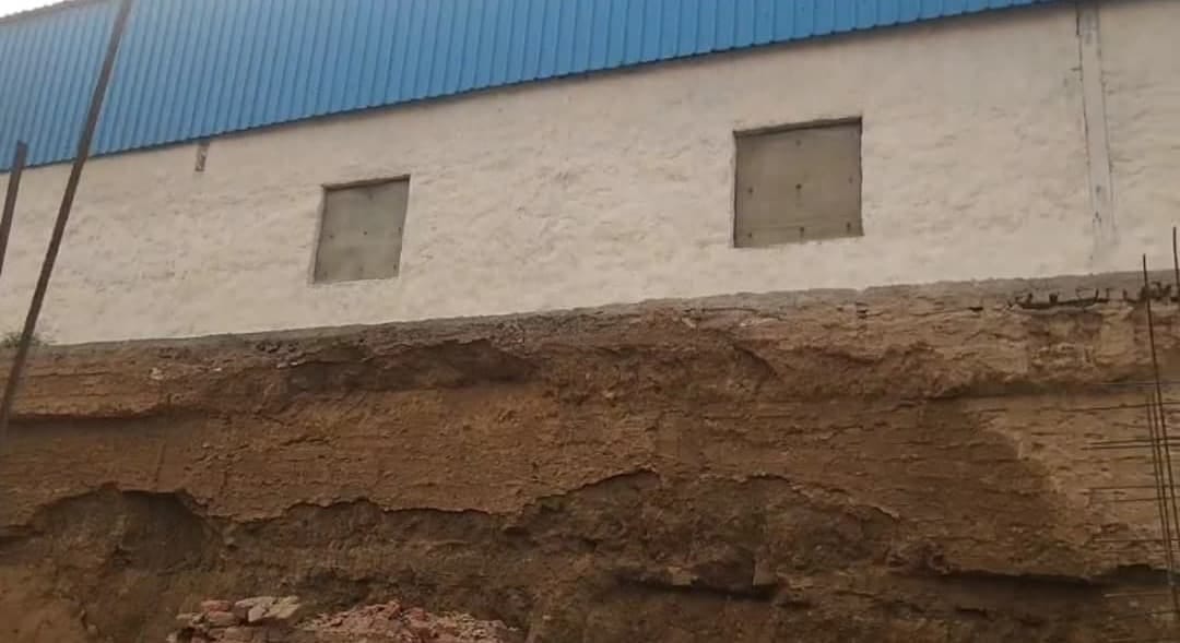 accident in Noida Three workers including two women died due to collapse of basement wall under construction