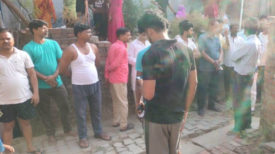 Gorakhpur Murder Man Kills Wife by Slitting Her Throat Over Job Dispute Photos Surface