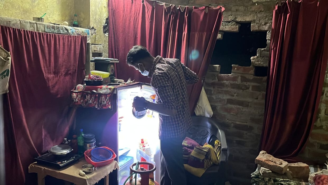 Lucknow: A young man was murdered with a sharp weapon after entering his house late at night, nephew accused o