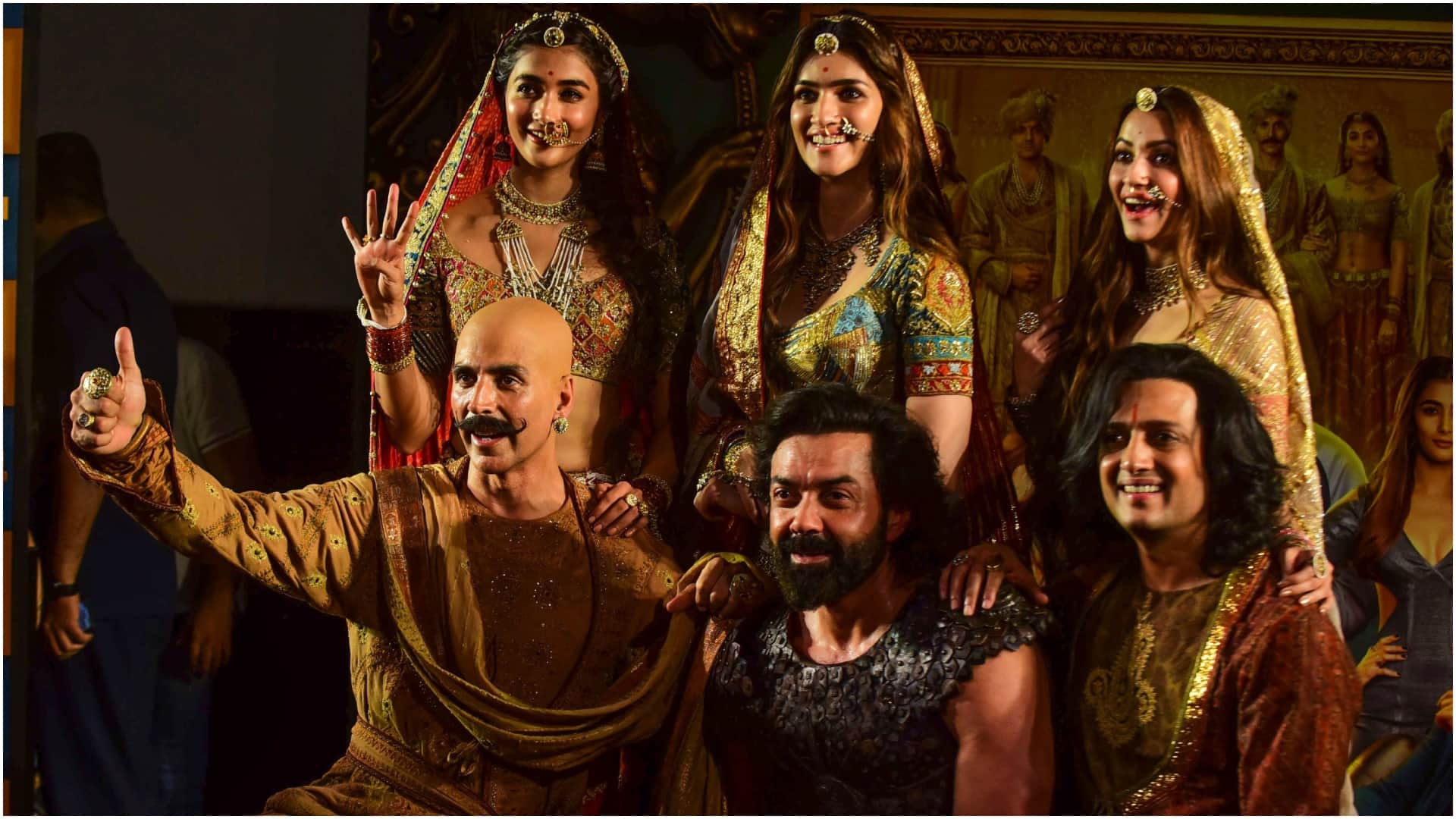 Housefull 5 Franchise Biggest Star Cast In 15 Year Akshay Kumar Riteish Deshmukh Abhishek Bachchan Sanjay Dutt