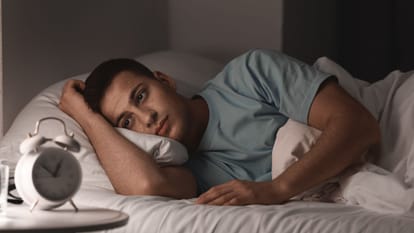 Insomnia Late sleep can cause these 4 problems kam sone se kya pareshani hoti hai