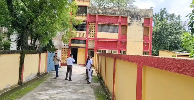 Bihar: भ्रष्टाचार के खिलाफ सख्त कार्रवाई, एसवीयू ने की मनिहारी लोक शिकायत अधिकारी के सरकारी आवास पर छापेमारी