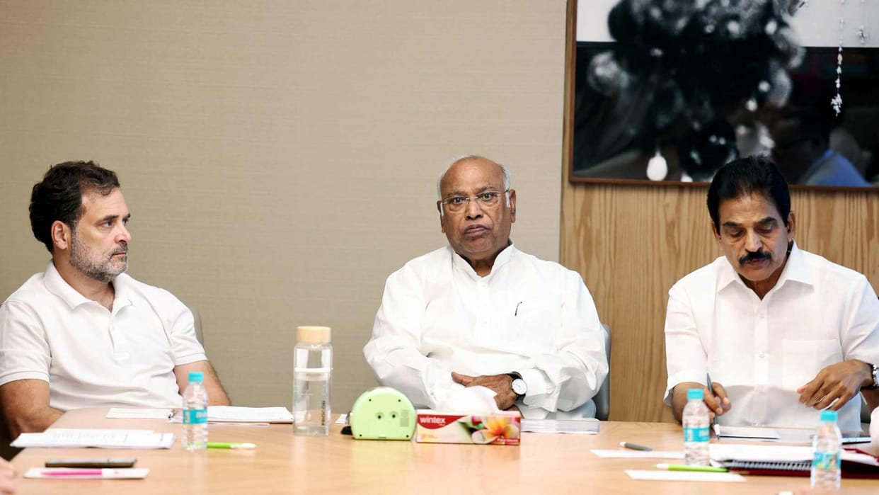 Rahul Gandhi Voter fraud allegations Congress meeting on 11 august Secretaries to plan nation wide campaign