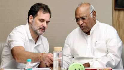 राहुल गांधी और मल्लिकार्जुन खरगे।