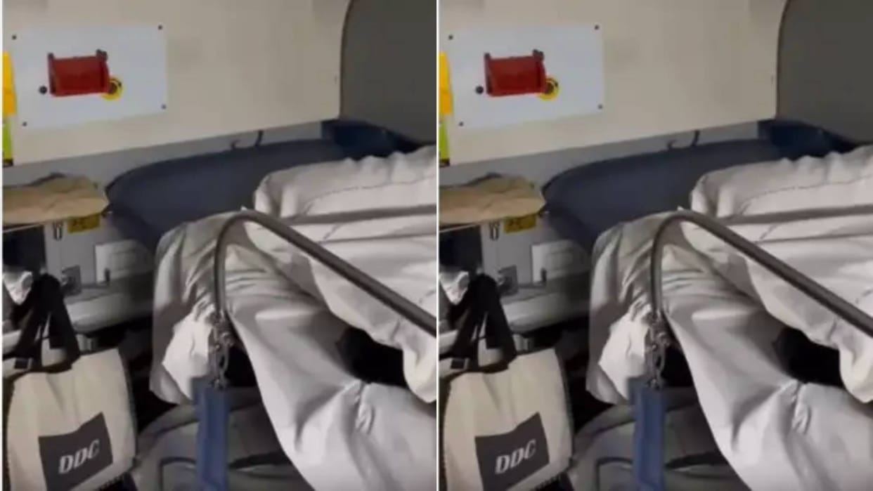 Snake found on the seat of AC coach of train passengers in panic people questioned Indian Railways