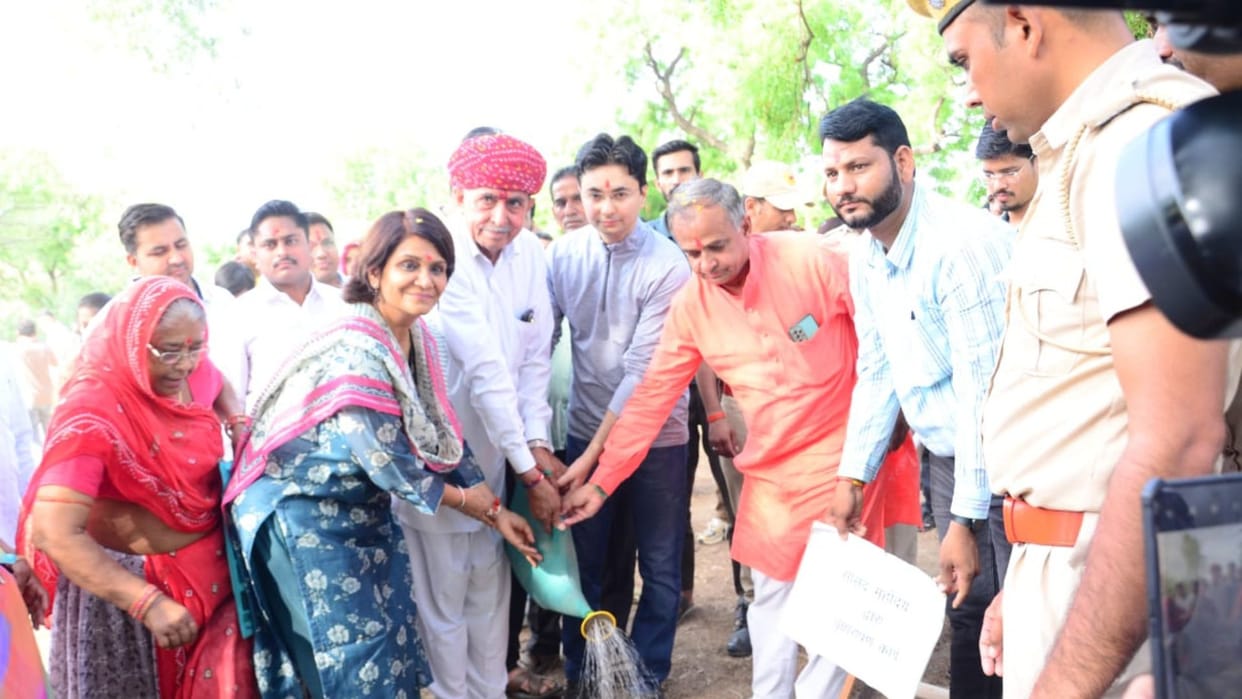 Vande Ganga water conservation public campaign started in Sirohi with worship of pond and peepal