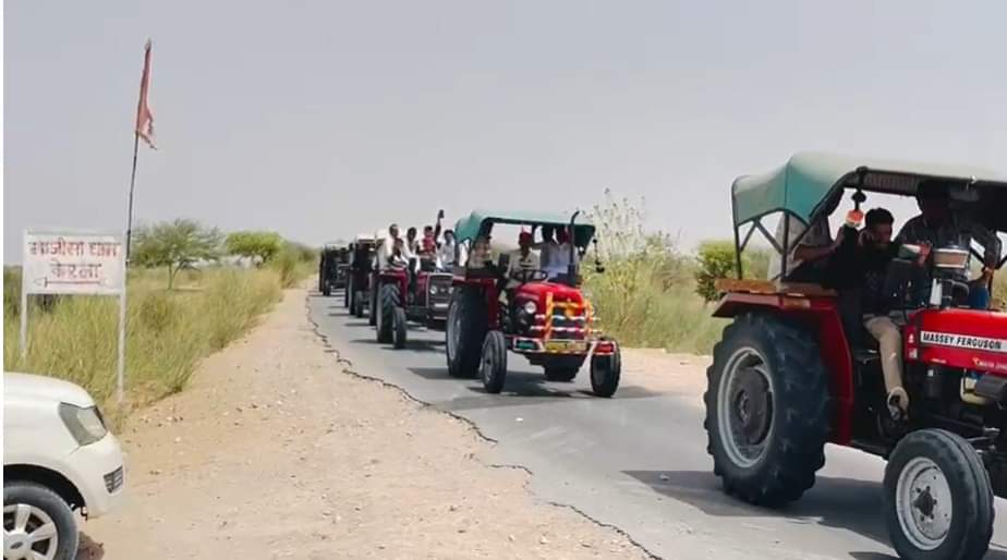 Rajasthan Unique Wedding: Groom Drives Tractor in 121-Vehicle Baraat with 300 Guests
