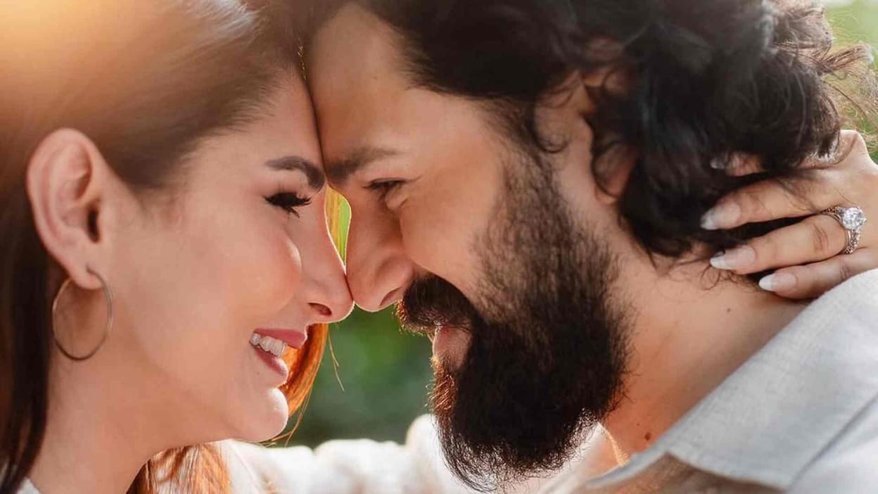 Akhil-Zainab Wedding: शादी के बंधन में बंधे अखिल अक्किनेनी, जैनब रावजी बनीं नागार्जुन की छोटी बहू, तस्वीरें वायरल 2 Who Is Akhil Akkineni Wife Zainab Ravdjee Know About Artist Career And Native Place - Entertainment News: Amar Ujala - Who Is Zainab Ravdjee:कौन हैं अक्किनेनी परिवार की छोटी बहू जैनब रावजी?