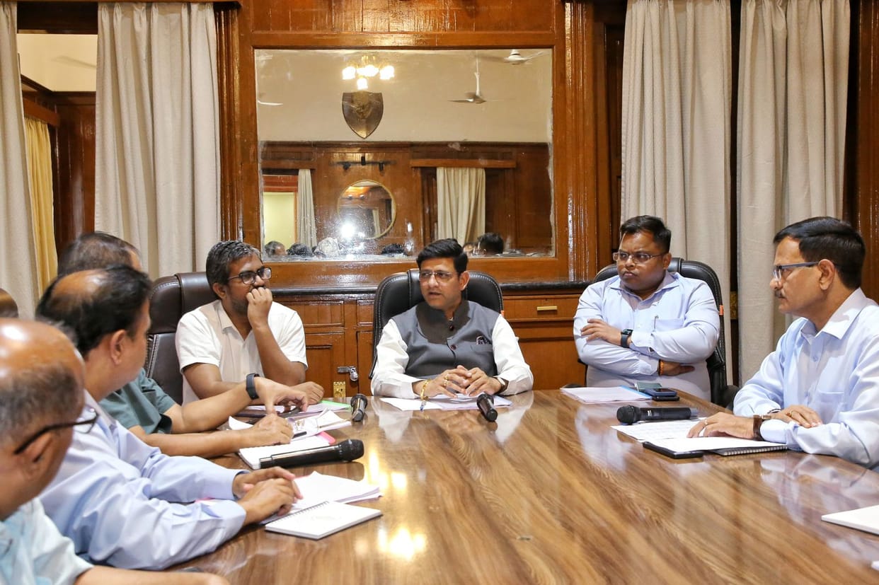 Indore: The issue of unannounced power cuts heated up in Indore, the mayor said - those working from home are