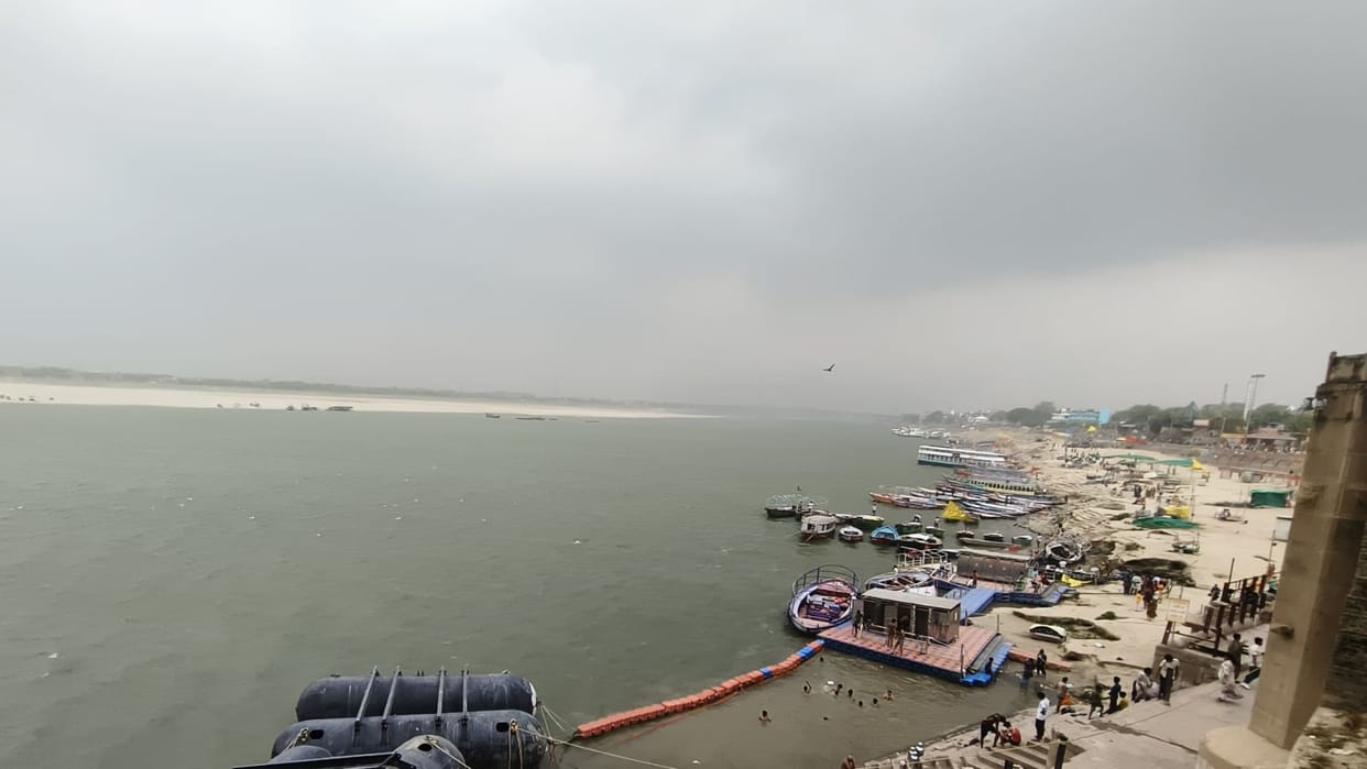 Varanasi News Good news for tourists Visit Kashi for 1199 rupees two new e-buses will run