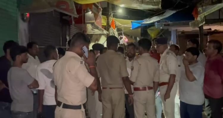 Bihar News: दुकान पर धावा बोलकर हमलावरों ने दो सगे भाइयों पर किया तलवार से हमला, एक की मौत