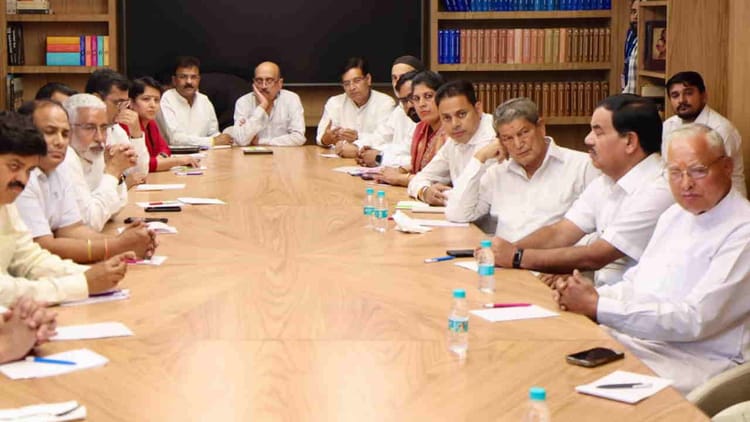 Uttarakhand Congress: पहली पांत की जड़ें हिलीं, दूसरी की जम नहीं पाईं, जानें क्या कहते हैं राजनीतिक विशेषज्ञ