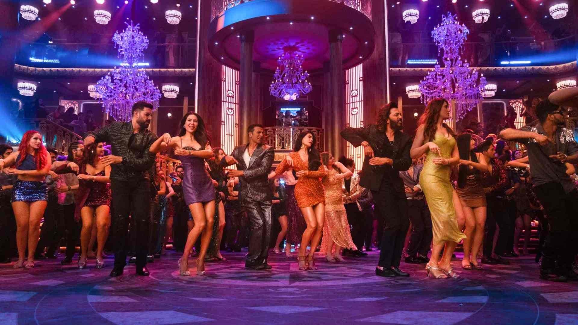 Akshay kumar starrer housefull 5 box office collection report day 1