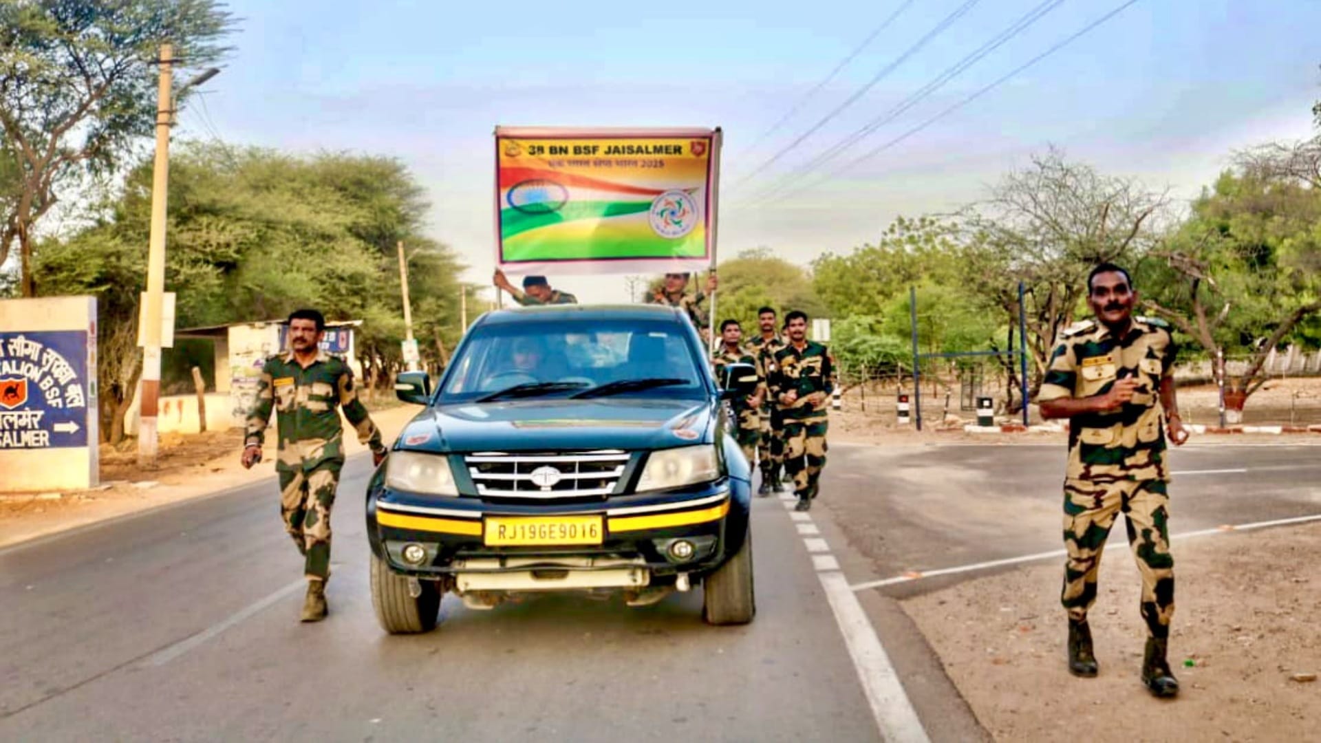 Jaisalmer: Under Ek Bharat Shreshtha Bharat campaign, BSF 38th Battalion took out 10 km padyatra