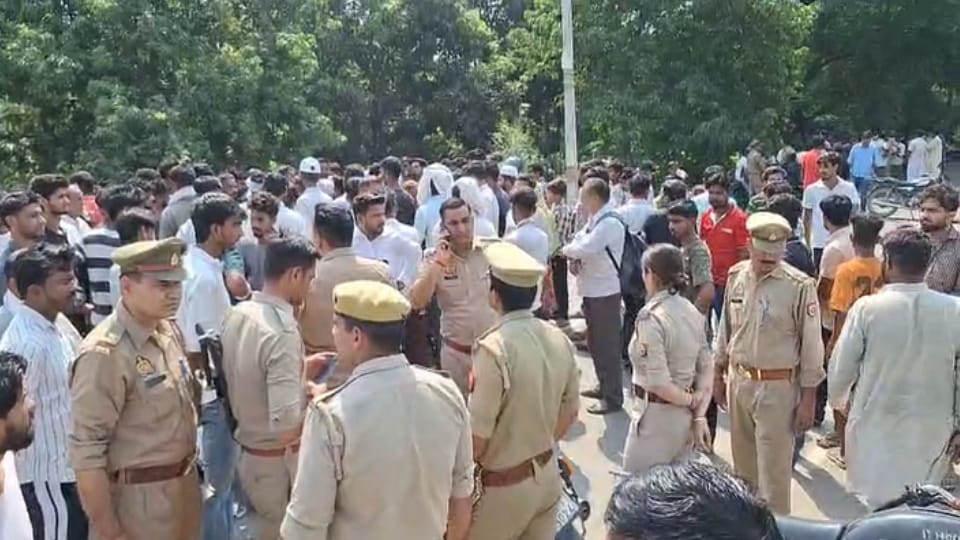 Youth Dies After Truck Hits Bike in Rampur Maniharan, Protesters Block Road with Body