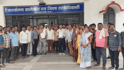 employees went on strike and submitted memorandum to the collector after contractor misbehavior of Kanker Naga