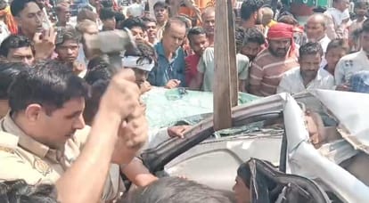 Kanpur Accident Car broke into pieces while overtaking woman was pulled out by cutting with a cutter