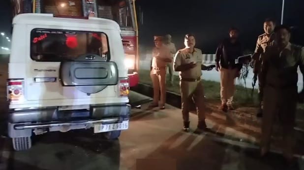 Fatehpur Road Accident Truck hits Bolero full of baraatis three including brothers killed five injured