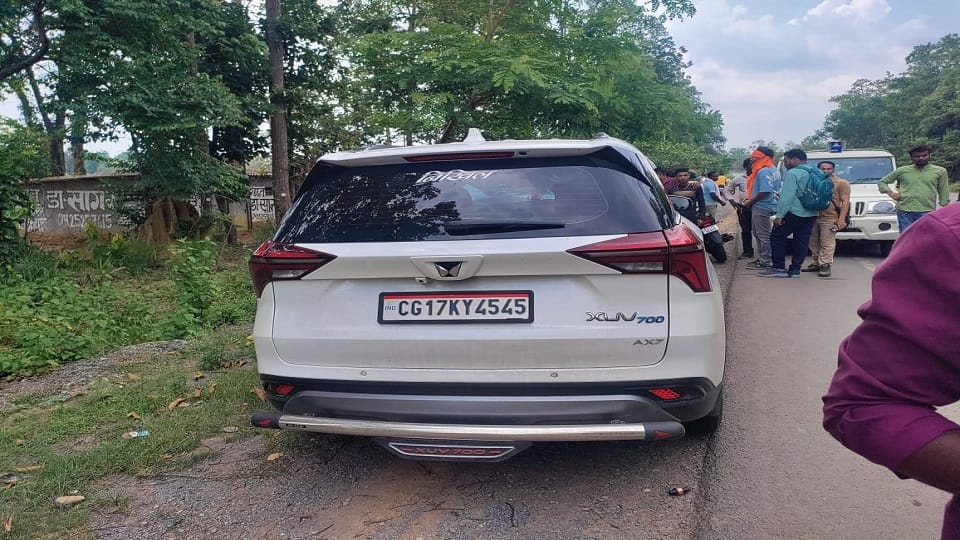 High speed car crushes bike rider young man dies on the spot in Kondagaon
