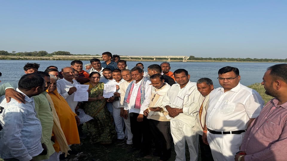 Mehra-Naharganj bridge has been incomplete for a decade way for construction has been cleared