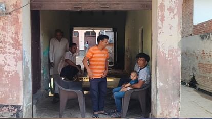 Meerut Murder Case Aastha talking to a friend on mobile mother strangled her to death and cousin cut her neck