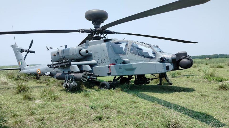 Saharanpur: Air Force Apache helicopter suddenly landed in village Jodhebans, know the reason