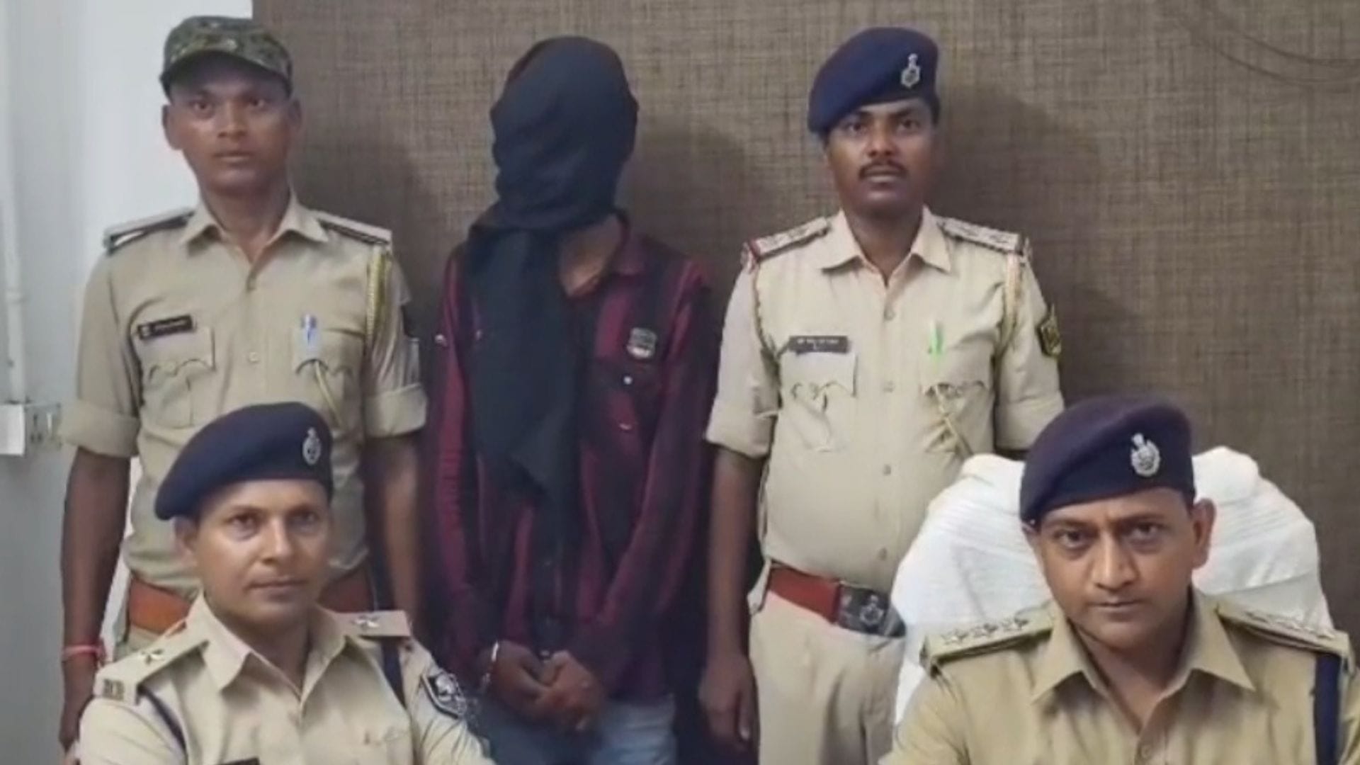 पुलिस गिरफ्त में आरोपी