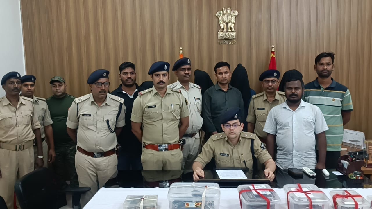पुलिस की गिरफ्त में आरोपी
