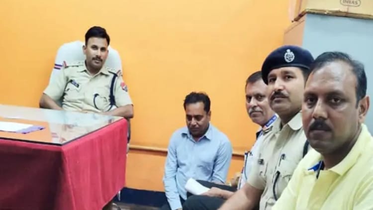 बिहार में फर्जी ADRM गिरफ्तार: स्वतंत्रता सेनानी एक्सप्रेस में कर रहा था यात्रा, पूछताछ में हुआ भंडाफोड़