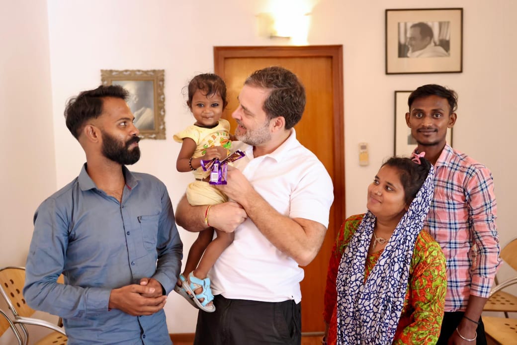 Saloon owner Mithun of lalganj meets to Rahul Gandhi.