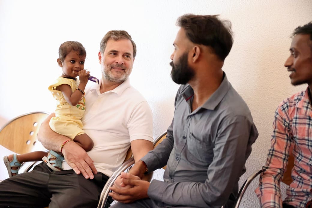 Saloon owner Mithun of lalganj meets to Rahul Gandhi.