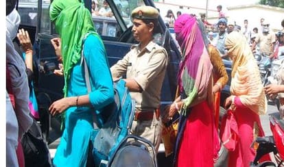 Agra Police Exposed prostitution Racket Dirty work in tourist place hotel