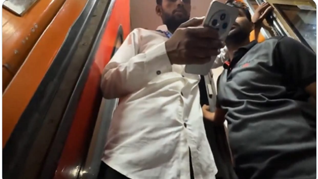 Video of coach attendant taking bribe in Swatantrata Senani Express goes viral, DRM orders investigation